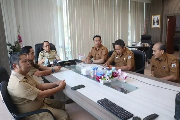 Sekretaris Daerah Provinsi Sulawesi Barat Junda Maulana dalam rapat koordinasi antara Pemprov Sulbar dan Direktorat Jenderal Kebudayaan. (Dok: Ist)