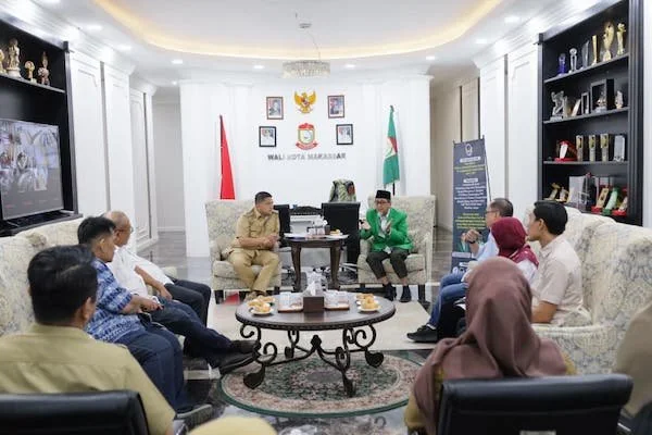 Wali Kota Makassar, Munafri Arifuddin saat Menerima audiensi UPT Halal Centre UMI, (Dok: Ist).