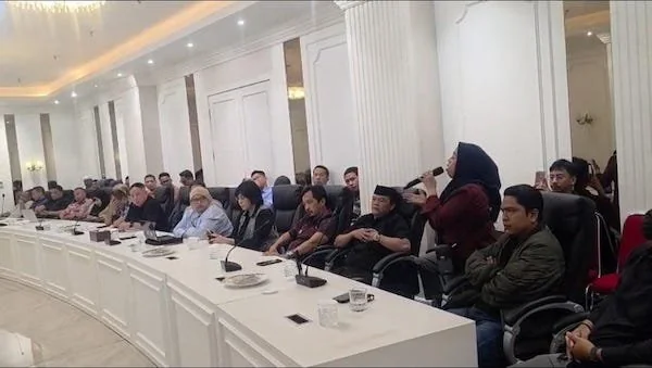 Perwakilan warga Tamalanrea, Syamsinar, saat Meluapkan Aspirasi di Rakor PSEL (Dok: KabarMakassar).