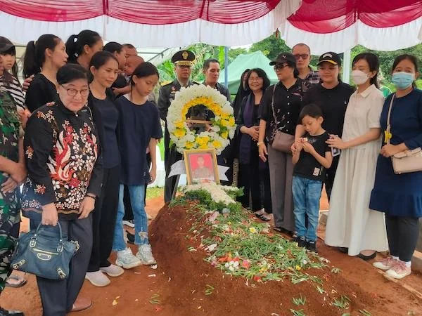 suasana pemakanam Kompol Ryanto Ulil Anshar (Dok:Ist)