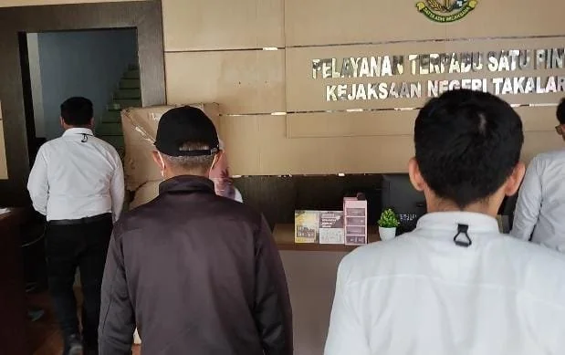 Eks Pj Kades Cakura Dan Bendahara Dilimpahkan Berkasnya (Foto : Saleh Sibali KabarMakassar)