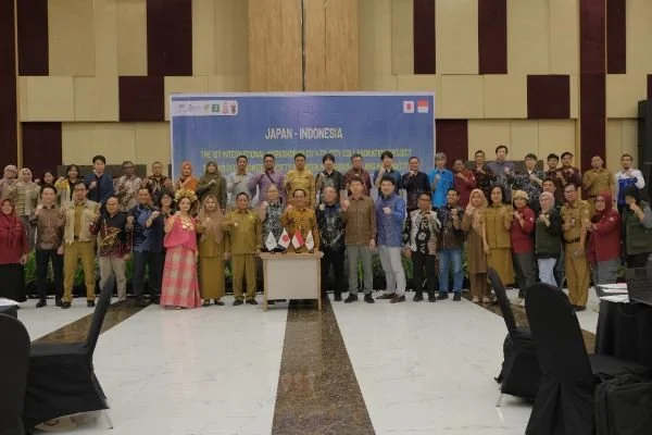 Unhas bersama Pemkot Makassar saat mengikuti Lokakarya internasional Wujudkan Low Carbon City (Dok : Ist).