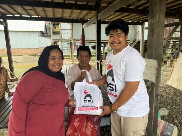 Berbagi Jumat Berkah PSI Pinrang. Dok. Ist