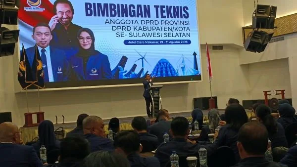 Ketua DPW NasDem Sulsel Syaharuddin Alrif (Sahar) saat Sambutan di agenda Bimtek (Dok: KabarMakassar)