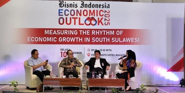 Kepala OJK Sulawesi Selatan, Darwisman dalam Bisnis Indonesia Economic Outlook 2025, di Hotel Four Point Makassar, Selasa (10/12) (dok hanifah kabarMakassar)