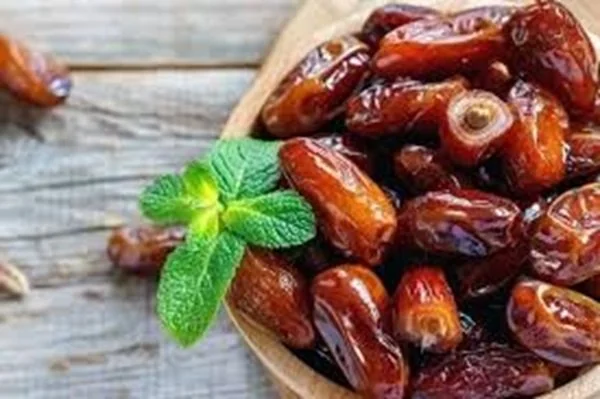 Buah kurma memiliki manfaat saat dikonsumsi berbuka. FOTO INT