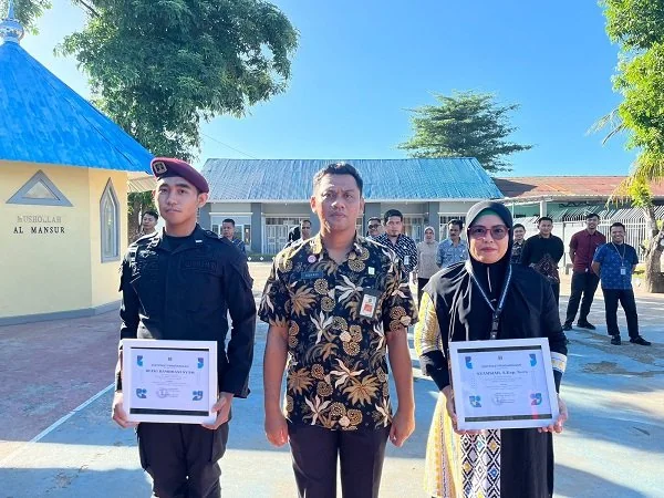 2 Polsuspas Lapas Takalar Terima Penghargaan Pegawai Teladan, Jumat (1/3)