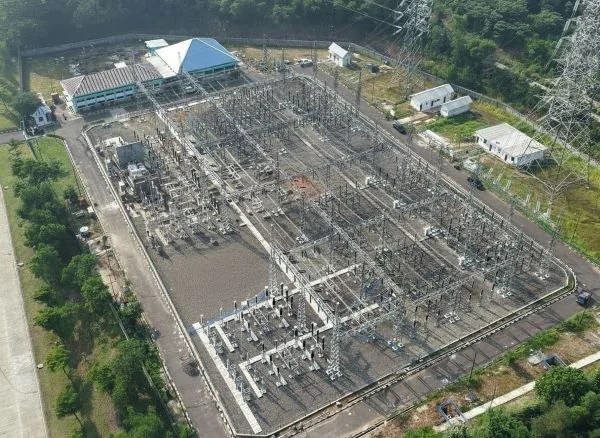 Tampak udara Gardu Induk 150 kilovolt (kV) Margakarya di Karawang International Industrial City (KIIC), Jawa Barat yang melayani suplai listrik ke industri data center di kawasan tersebut. Dengan listrik yang andal, PLN menciptakan multiplier effect untuk