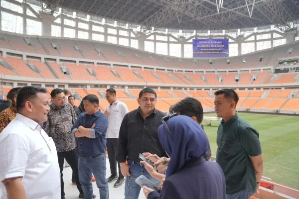 Wali Kota Makassar Munafri Arifuddin saat Melakukan Studi Tiru di Lapangan JIS, (Dok: Ist).