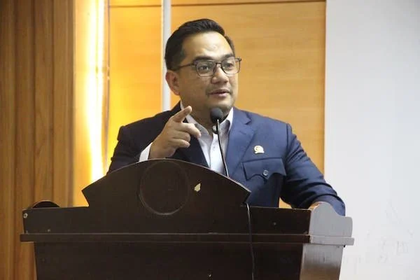 Ketua Komisi II DPR, Rifqinizamy Karsayuda saat Berkunjung ke UIN Alauddin Makassar (Dok: Ist).