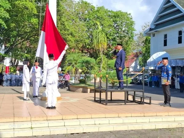 Bupati Bantaeng, Muh. Fathul Fauzy Nurdin, saat menjadi pembina upacara HUT Sumpah Pemuda. Dok. Ist