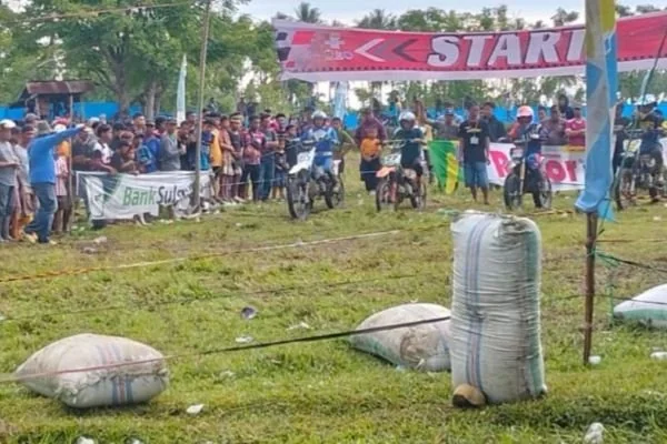 Lomba ojek Gabah di Desa Bonda kecamatan Kalukku (Dok : Ist).