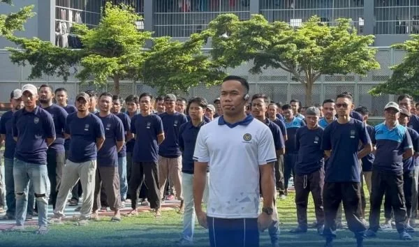 Barisan WBP saat mengikuti pembukaan acara Pekan Olahraga dan Seni di Halaman kantor Rutan Kelas IIB Jeneponto. (Dok: Ist)