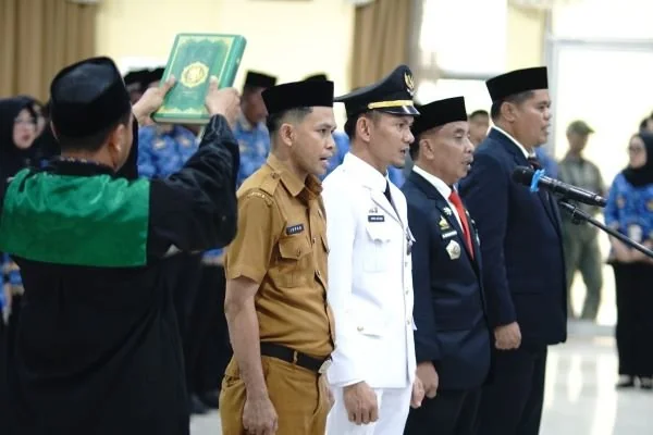 Pelantikan dan Pengambilan Sumpah/Janji Pejabat Pimpinan Tinggi Pratama, Pejabat Administrator, dan Pejabat Pengawas. (Dok: Ist)