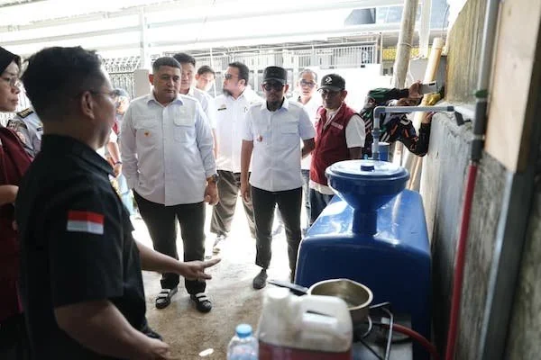 Wali Kota Makassar Munafri Arifuddin saat Meninjau TPS3R di Kelurahan Karunrung (Dok: Ist).