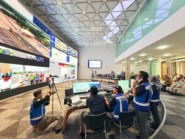 Suasana Meninjau Arus Lalu Lintas di Pusat Kendali Tol Jatiasih, Bekasi, (Dok: Ist).
