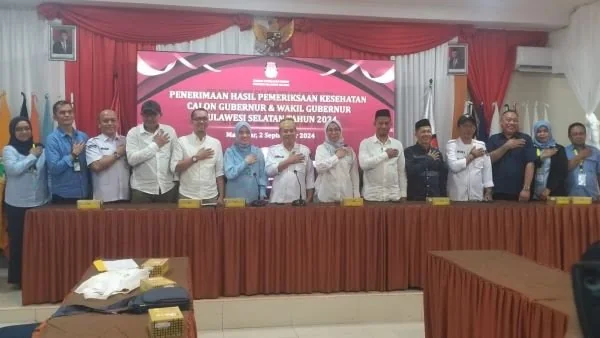 Penyerahan hasil pemeriksaan kesehatan calon kepala daerah di KPU Sulsel (Dok: Ist).