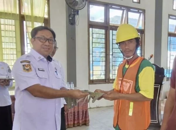 Pemkab Lutim beri pembekalan teknis dan uji sertifikasi tenaga kerja konstruksi (dok. Ist)