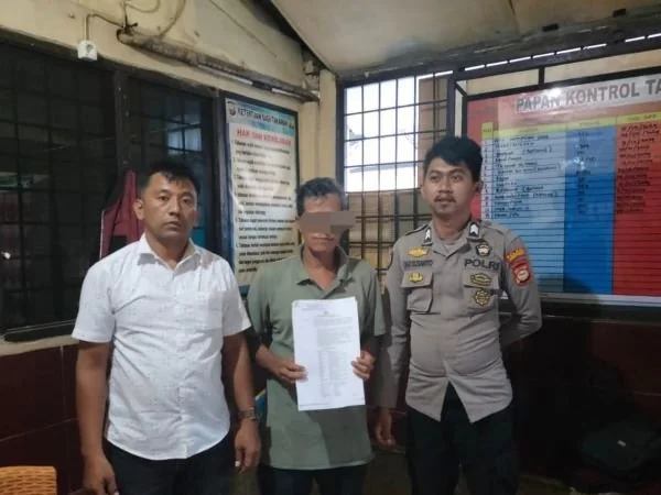 Pelaku saat diamankan Polisi di Ruang Tahanan Polres Jeneponto (Dok : Ist).