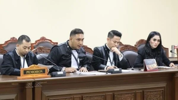 Para pemohon pengujian Undang-Undang Nomor 1 Tahun 2009 tentan Penerbangan (UU Penerbangan) (Dok: Ist).