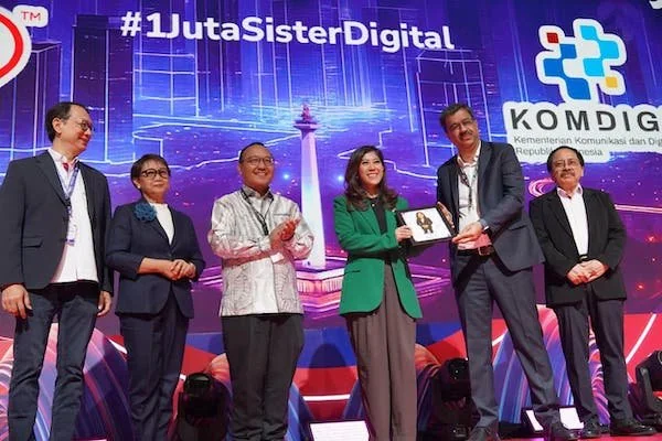 Acara penandatanganan nota kesepahaman antara Kementerian Komunikasi dan Digital Republik Indonesia dan XLSMART untuk kolaborasi program Sisternet #1JutaSisterDigital (Dok: Ist)