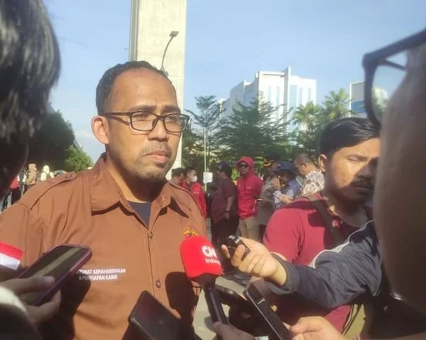Kasi Kelembagaan Mahasiswa Unhas Makassar, Irdam saat diwawancara wartawan (Dok: Atri KabarMakassar)