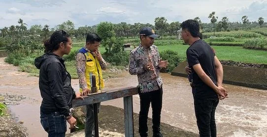 Balai Besar Wilayah Sungai (BBWS) Pompengan Jeneberang saat melakukan peninjauan langsung dua saluran bendung atau tebat di Kabupaten Jeneponto, Sulawesi Selatan. (Ist).