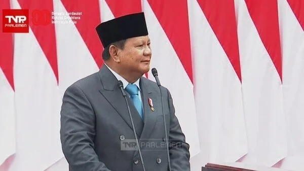 Tangkapan Layar TV Parlemen saat Presiden Republik Indonesia, Prabowo Subianto Memberikan Sambutan di Rapat Tahunan