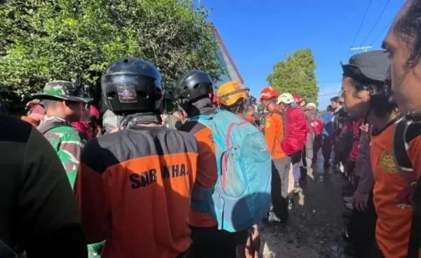 Tim Search and Rescue (SAR) Universitas Hasanuddin terlibat dalam operasi pencarian dan pertolongan insiden pesawat ATR 42-500. (Dok: Ist)