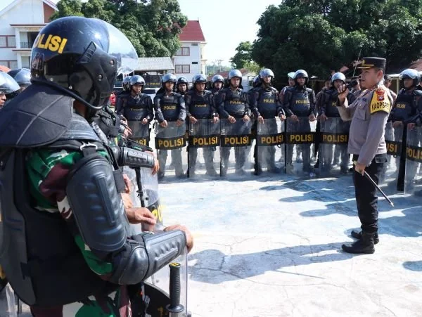 Latihan pengendalian massa yang dilakukan Polres Majene bersama Kodim 1401 Majene (Dok : Ist).