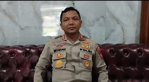 Kapolres Jeneponto, AKBP Widi Setiawan saat dikonfirmasi di ruang Aula Kantor Polres Jeneponto (Dok : Ullah KabarMakassar).