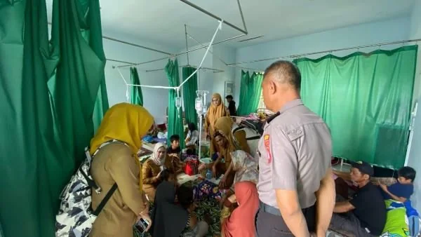 Dinkes P2KB Sulbar saat melakukan kunjungan melihat korban di Majene (dok:ist)