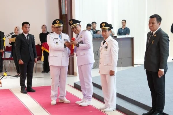 Pj Bupati Polman, Muhammad Hamzih saat dilantik (Dok : Ist).