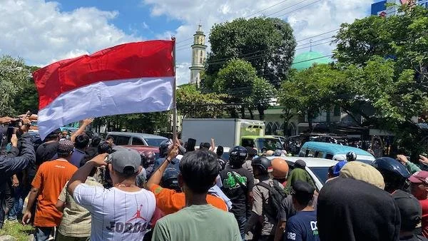 aksi unjuk rasa driver ojek online di depan kantor Gubernur Sulsel (Dok: Atri KabarMakassar)