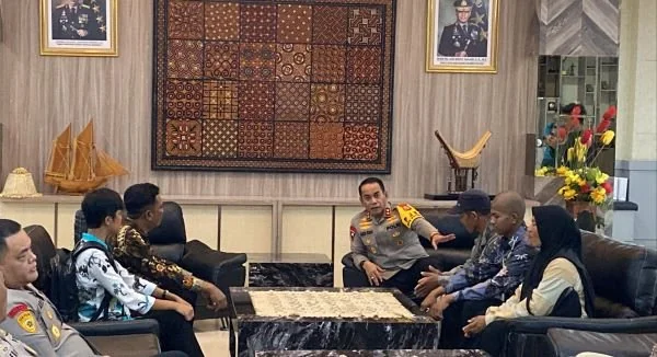 Dua Casis Mendatangi Mapolda Sulsel bersama orang tuanya (Dok: Atri KabarMakassar).