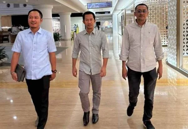 Dari kiri ke kanan: Unru Baso, Trisal Tahir bakal calon Walikota Palopo 2024 dan Mustahir Sidu. Foto IST