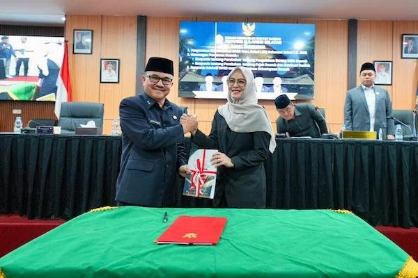 (kiri) Sekprov Sulsel Jufri Rahman dan (kanan) Ketua DPRD Sulsel A. Rachmatika Dewi (dok. Ist)
