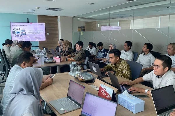 Tiga sertifikasi bergengsi SNI ISO 9001:2015, SNI ISO 14001:2015, dan SNI ISO 45001:2018 diraih oleh Kalla Beton (Dok: Ist)